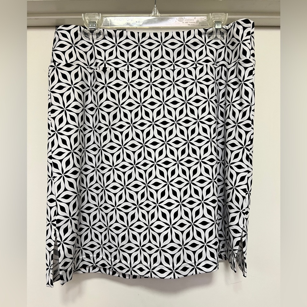 Golftini Disruptor black and white skort - size XL